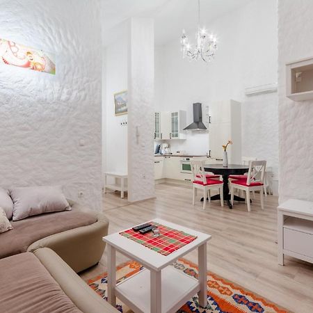 Apartments Villa Kameja Donji Okrug  Rom bilde