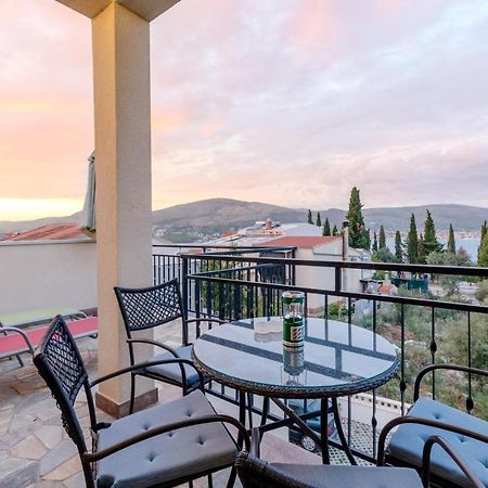 Apartments Villa Kameja Donji Okrug  Eksteriør bilde