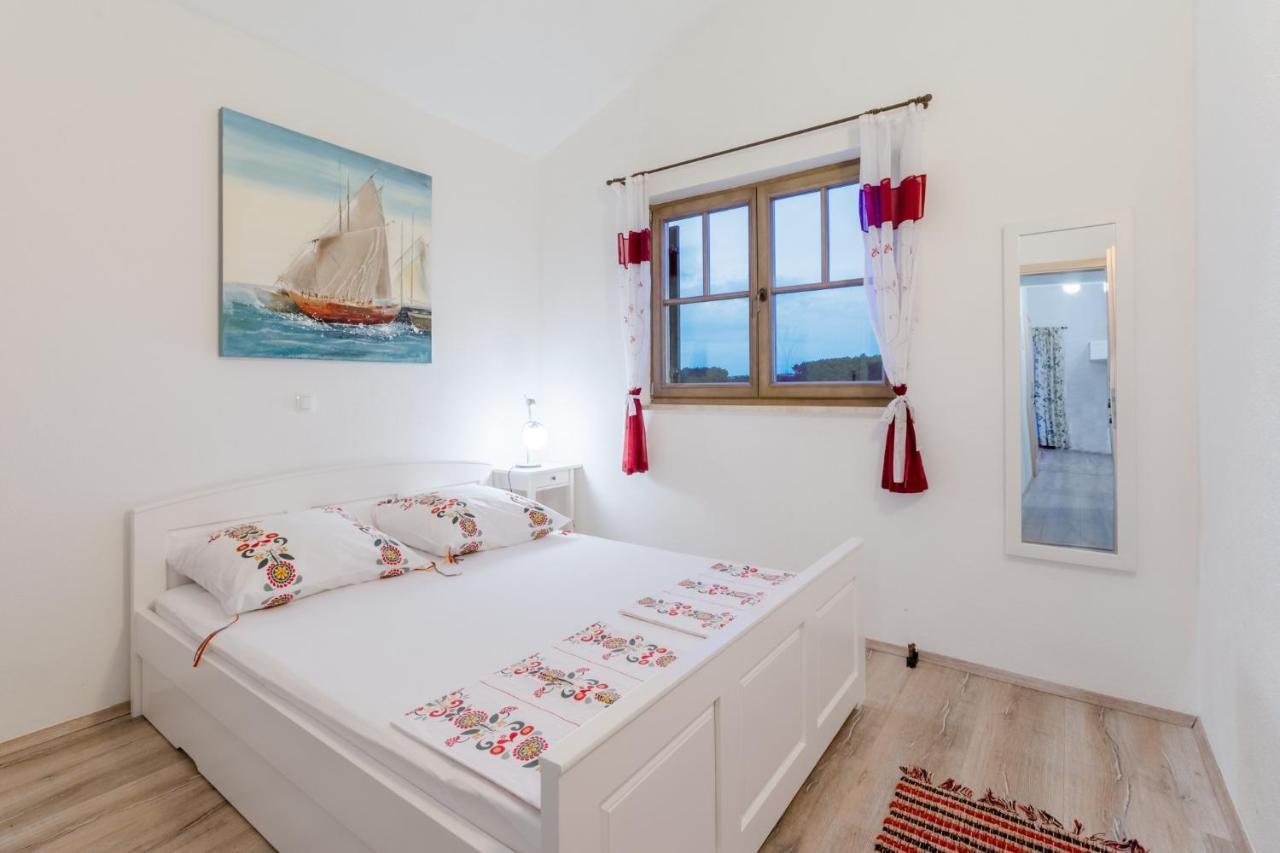 Apartments Villa Kameja Donji Okrug  Rom bilde