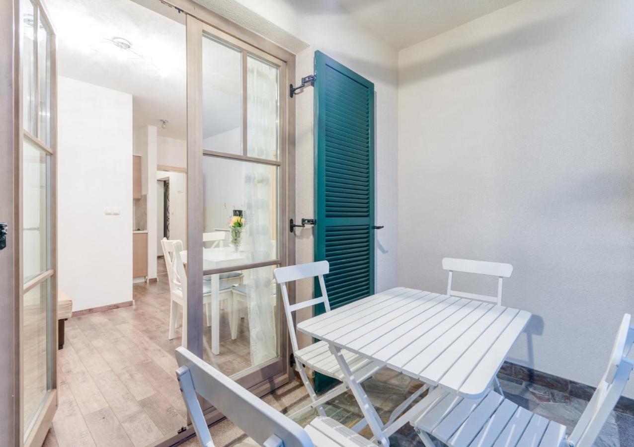 Apartments Villa Kameja Donji Okrug  Rom bilde