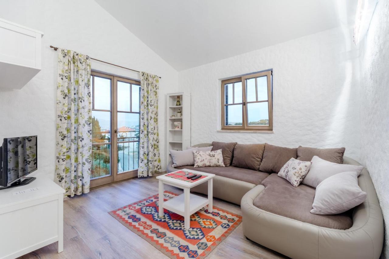 Apartments Villa Kameja Donji Okrug  Rom bilde
