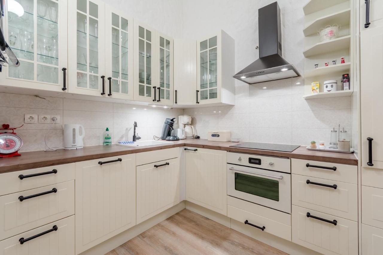 Apartments Villa Kameja Donji Okrug  Rom bilde